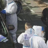 男子伪造通行证倒卖物资被上海警方查处