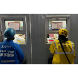 直击上海外卖骑手深夜做核酸：上岗接单需48小时内阴性证明