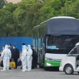 上海首个“帐篷式方舱” 开启首批收治工作