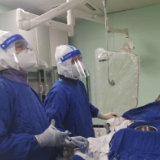 城市封控进行时：上海保持生命通道畅通、医护与“死神”抢时间