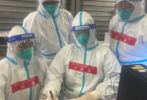 湖北援沪医疗队的第一个方舱夜班