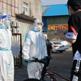 站好最后一班岗，临近退休老民警坚守“疫”线