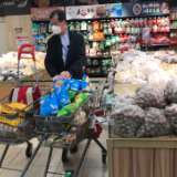 新华全媒+丨“扫码”、两米线……上海复商复市现场直击