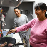 没有高超拍摄技巧,没有高级摄影设备,这位农民工被200万人关注……