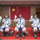 乘舟巡宇探天河——神舟十四号飞天纪实
