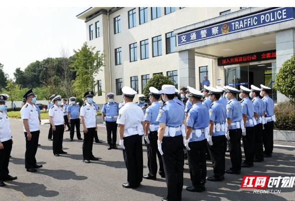 王一鸥慰问高温一线执勤民辅警