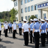 王一鸥慰问高温一线执勤民辅警