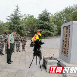 株洲市荷塘区人武部组织官兵祭扫抗日阵亡将士公墓