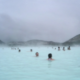 火山威胁减弱 冰岛著名地热温泉重新开放