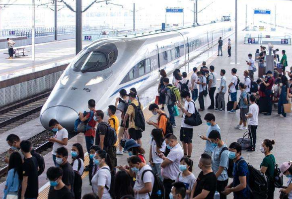 元旦假期首日长沙南站发送旅客15万人次