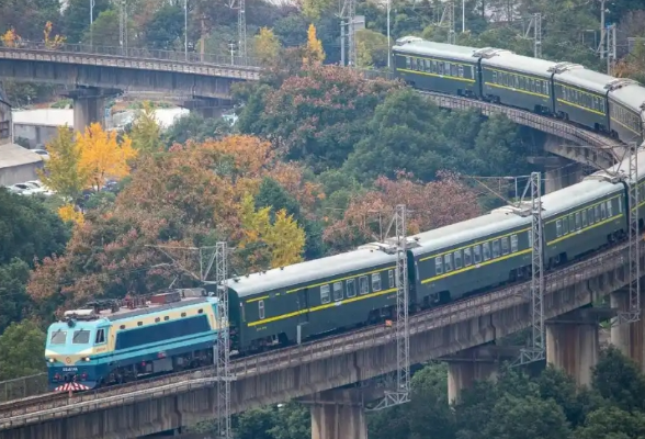 湖南铁路迎来节前客流小高峰