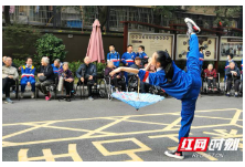 这群初中生，将文艺演出的舞台搬进了红花坡养老院