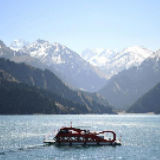 新疆天山天池“开湖”