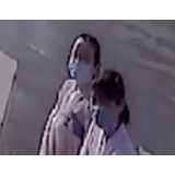 汉服小姐姐对公交车行了个礼，司机的反应亮了