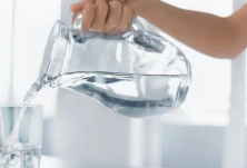 辟谣侠盟丨经常喝65℃以上的水会致癌？多喝水真的科学吗？
