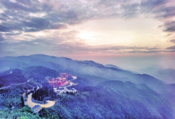 永州阳明山：小寒日暮途穷处,春草流芳亦待人