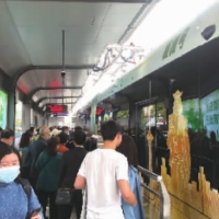 市民体验“株洲号”智轨电车：“乘坐感觉很好，像是地铁开上了马路”