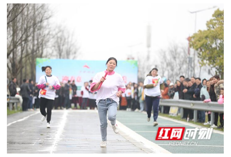 长沙兴联社区：湘水迎春意 三八展宏图