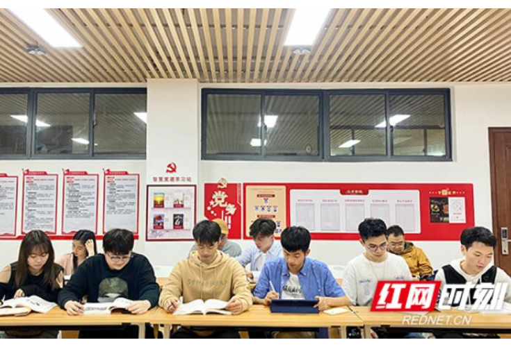 湖南信息学院：指尖上学党史，智慧党建学习站让党建有“声”有色