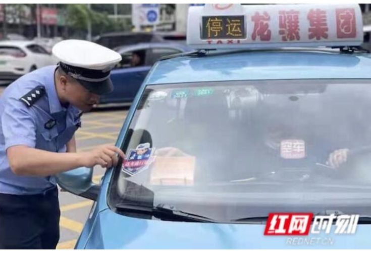 长沙交警给高考护航，考点周边出警630人 