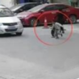 两孩子横穿马路往返10次，其中一人被撞伤负次责