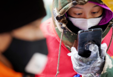 在疫情中逆行的90后“志愿红”