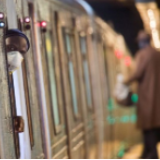 美媒曝白宫早已着手囤口罩：当时美政府还不鼓励民众戴口罩