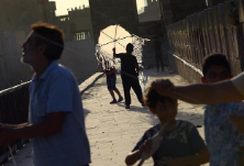 居家避疫日 风软纸鸢高