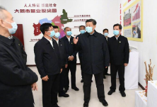 总书记坐农家炕沿儿话乡村巨变