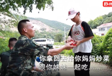 视频丨武警特战训练花絮：当最可爱的人遇上最可爱的娃