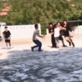 13岁独臂篮球少年帅炸了!网友看呆:有梦想谁都了不起!