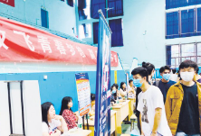 长沙今年首场线下校园招聘会举行，1200余个岗位 “直供”求职者