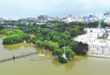 洞庭湖水“侵占”数百米巴陵广场