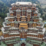 起底独山县400亿债务另两名关键人：鬼才建筑师与黑道老板