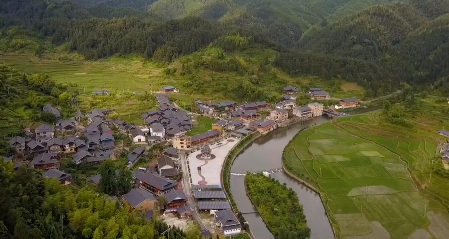 扶贫印记村里村外丨洞口宝瑶村美了村庄富了乡亲