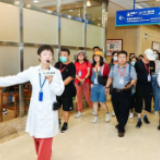 抗疫英雄参观国际创新药械展 300余种国际先进药械令人大开眼界
