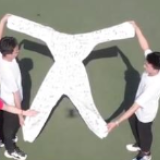 医学生返校参加毕业典礼，驰援湖北医护送签名版防护服