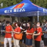 未来可期!老师家长同送考 满满祝福送考生