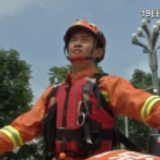 长江水位持续上涨！重庆消防紧急救援被困群众