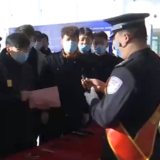 各地开展活动让群众近距离感受民警工作