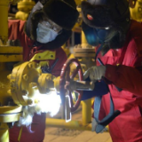 寒冬中供气“守夜人”