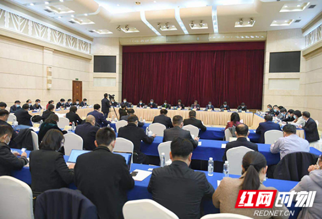 省政协十二届四次会议举行召集人会议