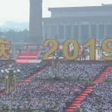 五星红旗冉冉升起丨如果奇迹有颜色，那一定是中国红！