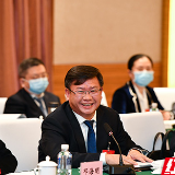 组图·党代会微表情①丨低头记录+抬头微笑+认真记录