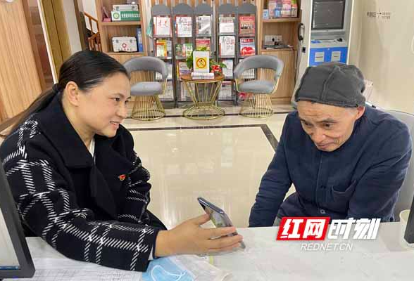 长沙市雨花区东塘社区：网格员“女儿”助空巢老人寻亲