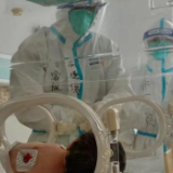 生命的力量——守护隔离病房内诞生的新生命