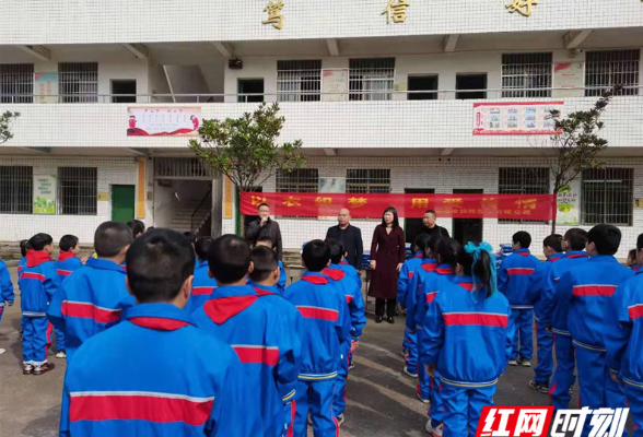 点点星光照亮银河 衡阳公益小学爱心校服捐赠活动暖人心