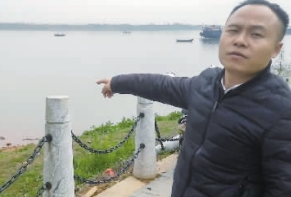 女乘客夜投湘江，滴滴司机跳水救人