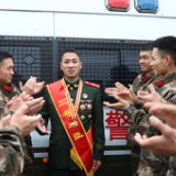 和二等功臣面对面 武警娄底支队组织强军事迹分享会激励官兵