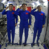习近平同神舟十二号航天员通话：祝你们在太空工作生活顺利，我们在北京等候各位凯旋！